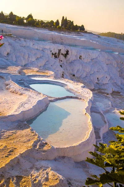 Terraços de piscina Pamukkale em Hierápolis, na Turquia — Fotografia de Stock