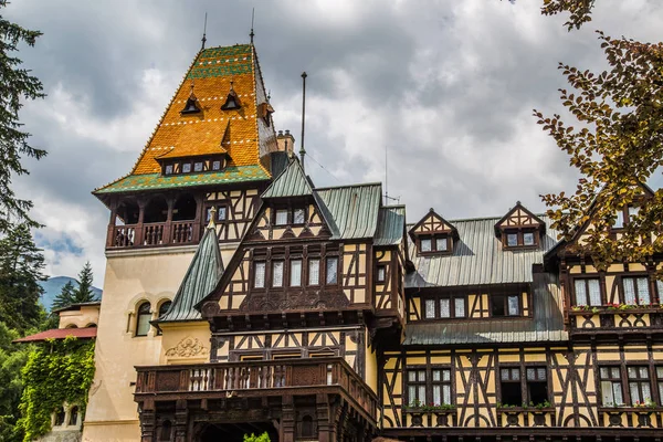 Castelo de Peles na Transilvânia na Europa Oriental Roménia — Fotografia de Stock