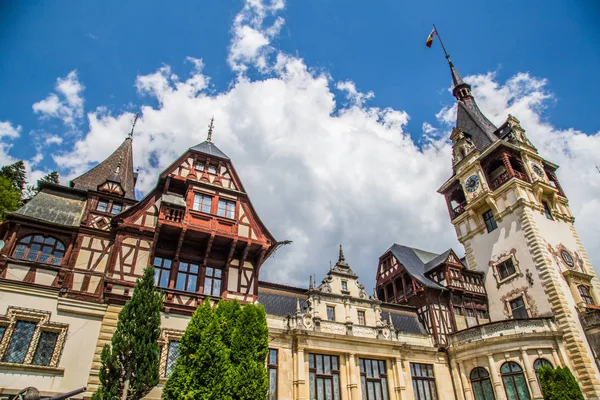 Castelo de Peles na Transilvânia na Europa Oriental Roménia — Fotografia de Stock