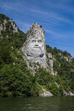 Doğu Avrupa Romanya'da Decebal kral yüz heykeli