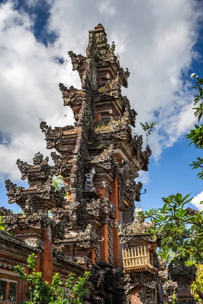 Ubud temple with pond in Bali Indonesia — Stock Photo, Image