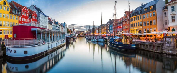 Copenhaga cidade e canal Nyhavn na Dinamarca — Fotografia de Stock