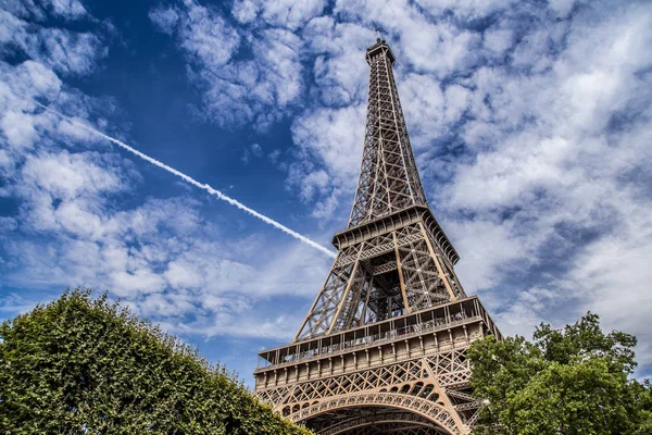 Vistas de la Torre Eiffel en París, Francia — Foto de Stock