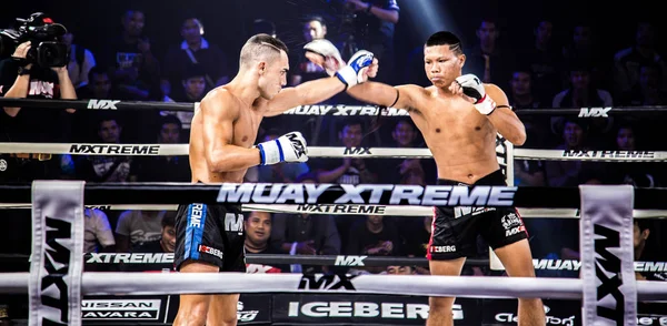 Muay Thai Fighting in Bangkok in Thailand — Stockfoto