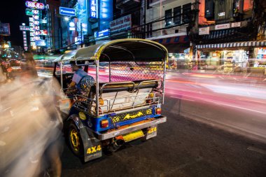 Chinatown, Bangkok, Tayland Tuk Tuk gece manzarası