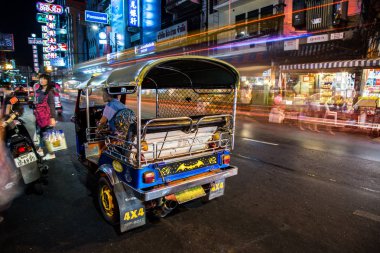Chinatown, Bangkok, Tayland Tuk Tuk gece manzarası
