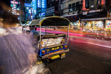 Chinatown, Bangkok, Tayland Tuk Tuk gece manzarası