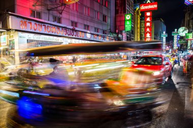 Chinatown, Bangkok, Tayland Tuk Tuk gece manzarası