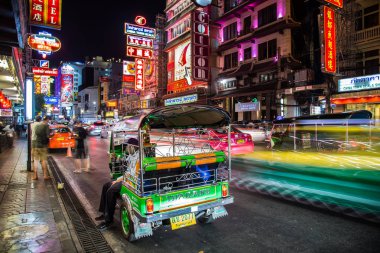 Chinatown, Bangkok, Tayland Tuk Tuk gece manzarası