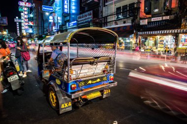 Chinatown, Bangkok, Tayland Tuk Tuk gece manzarası