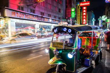 Chinatown, Bangkok, Tayland Tuk Tuk gece manzarası