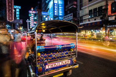 Chinatown, Bangkok, Tayland Tuk Tuk gece manzarası