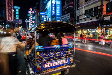 Chinatown, Bangkok, Tayland Tuk Tuk gece manzarası
