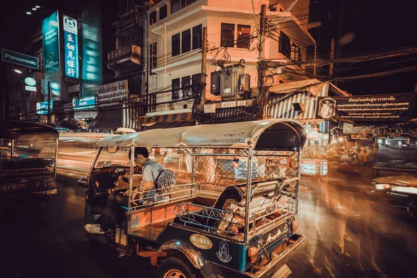 Chinatown, Bangkok, Tayland Tuk Tuk gece manzarası — Stok fotoğraf