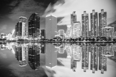 Tayland 'da gece Bangkok sokak manzarası