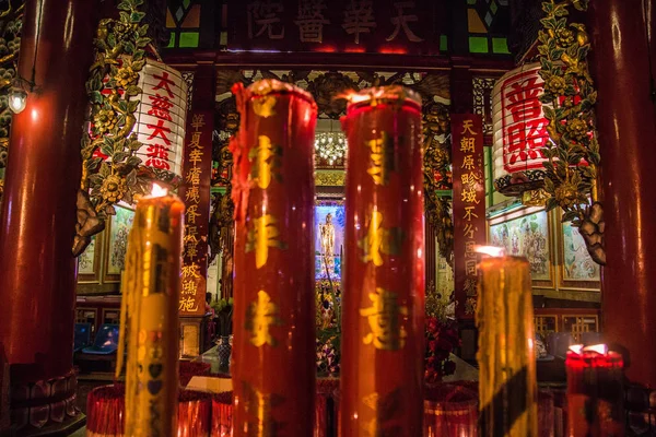 Kinesiskt tempel nattvyer i Chinatown, Bangkok, Thailand — Stockfoto