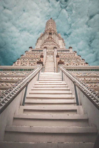 Kilátással a Wat Arun templom Bangkok Thaiföld — Stock Fotó