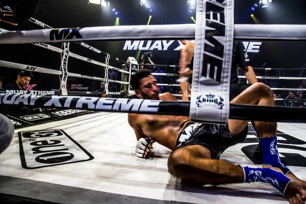 Muay thai luchando en Bangkok en Tailandia — Foto de Stock