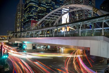 Tayland 'da gece Bangkok sokak manzarası