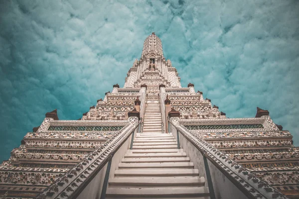 Vistas do templo Wat Arun em Bangkok Tailândia — Fotografia de Stock