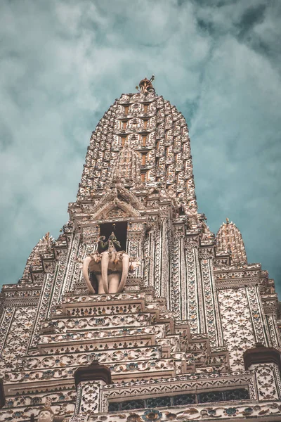 Kilátással a Wat Arun templom Bangkok Thaiföld — Stock Fotó