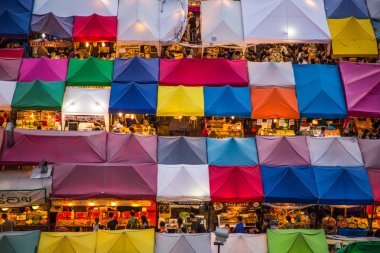 Bangkok Tayland Rotfai gece pazarı manzarası