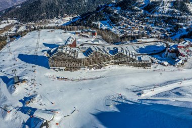 Fransız Alpleri'nde yukarıdan La Plagne