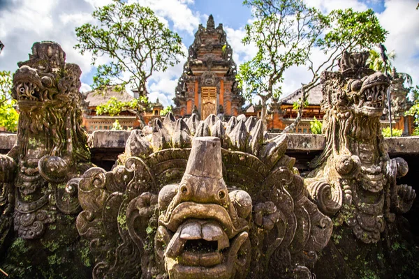 Ubud temple with pond in Bali Indonesia — Stock Photo, Image