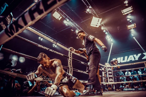 Muay thai kämpfen in bangkok in thailand — Stockfoto