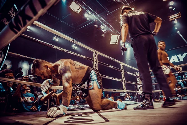 Muay Thai bojující v Bangkoku v Thajsku — Stock fotografie