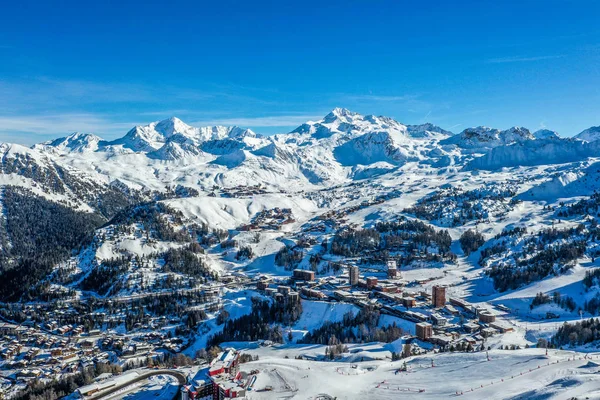 La Plagne van bovenaf in de Franse Alpen — Stockfoto