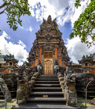 Bali Endonezya gölet ile Ubud tapınağı