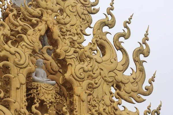 Vistas brancas do templo em Chiang Rai, na Tailândia — Fotografia de Stock