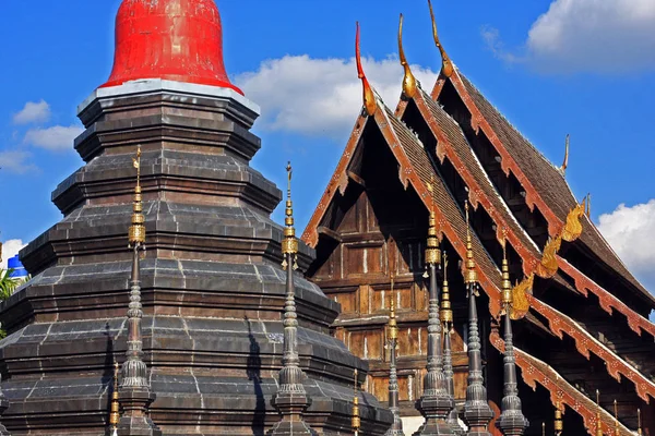 Buddha och Temple i Chiang Mai Thailand — Stockfoto