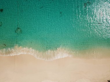 Tayland Similan adasının havadan görünümü