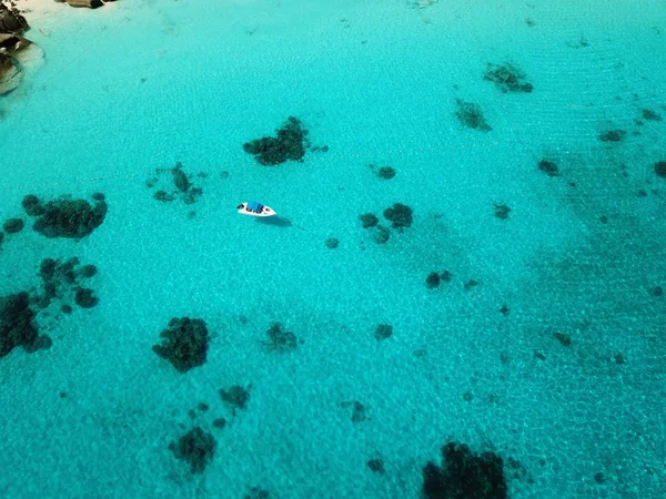 Tayland Similan adasının havadan görünümü