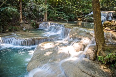 Tayland Kanchanaburi Erawan şelale manzarası