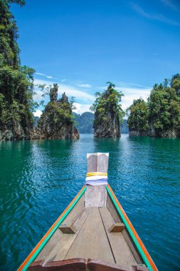 Tayland Milli Parkı Khao Sok göl manzarası