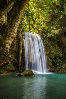 Tayland Kanchanaburi Erawan şelale manzarası