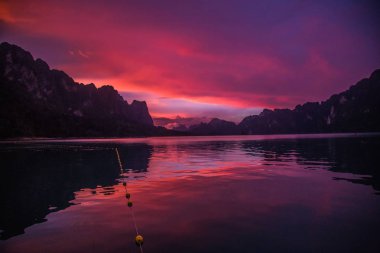 Tayland Khao Sok milli park manzarası