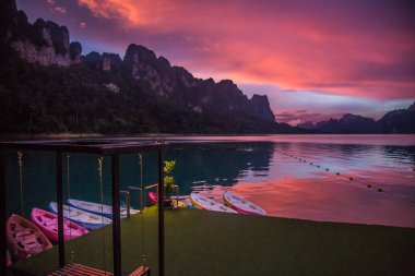 Tayland Khao Sok milli park manzarası