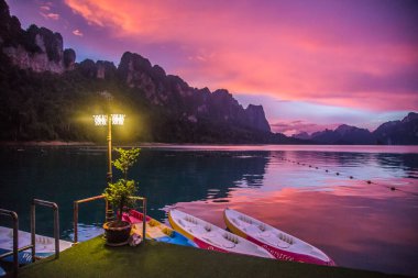 Tayland Khao Sok milli park manzarası