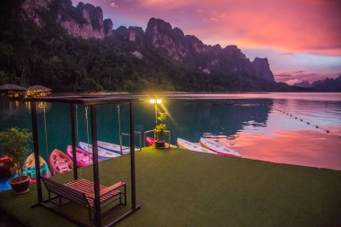Tayland Khao Sok milli park manzarası
