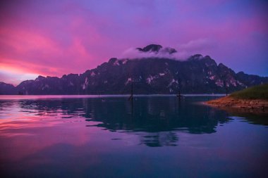 Tayland Khao Sok milli park manzarası