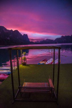 Tayland Khao Sok milli park manzarası