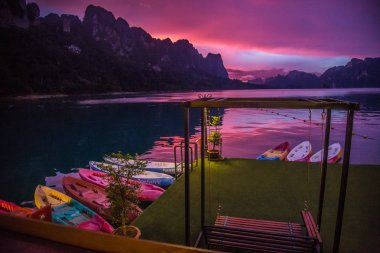 Tayland Khao Sok milli park manzarası