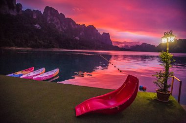 Tayland Khao Sok milli park manzarası