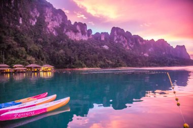 Tayland Khao Sok milli park manzarası