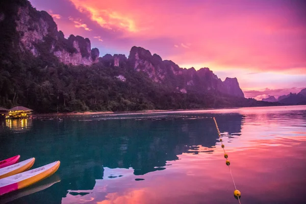 Tayland Khao Sok milli park manzarası