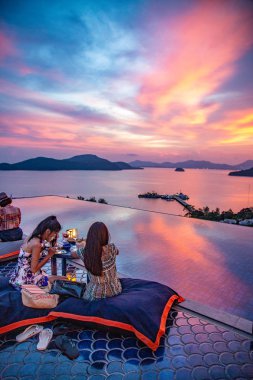 Tayland baba nest beach club Phuket gün batımı manzarası,